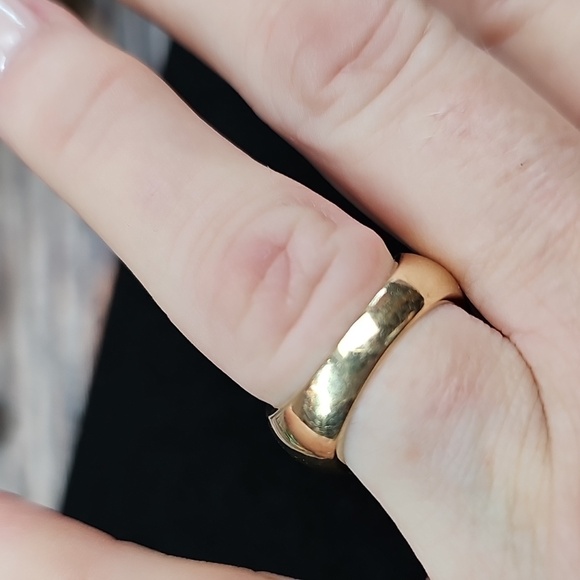 10KT YELLOW GOLD AND DIAMOND DOME WEDDING OR ANNIVERSARY RING - Picture 7 of 14